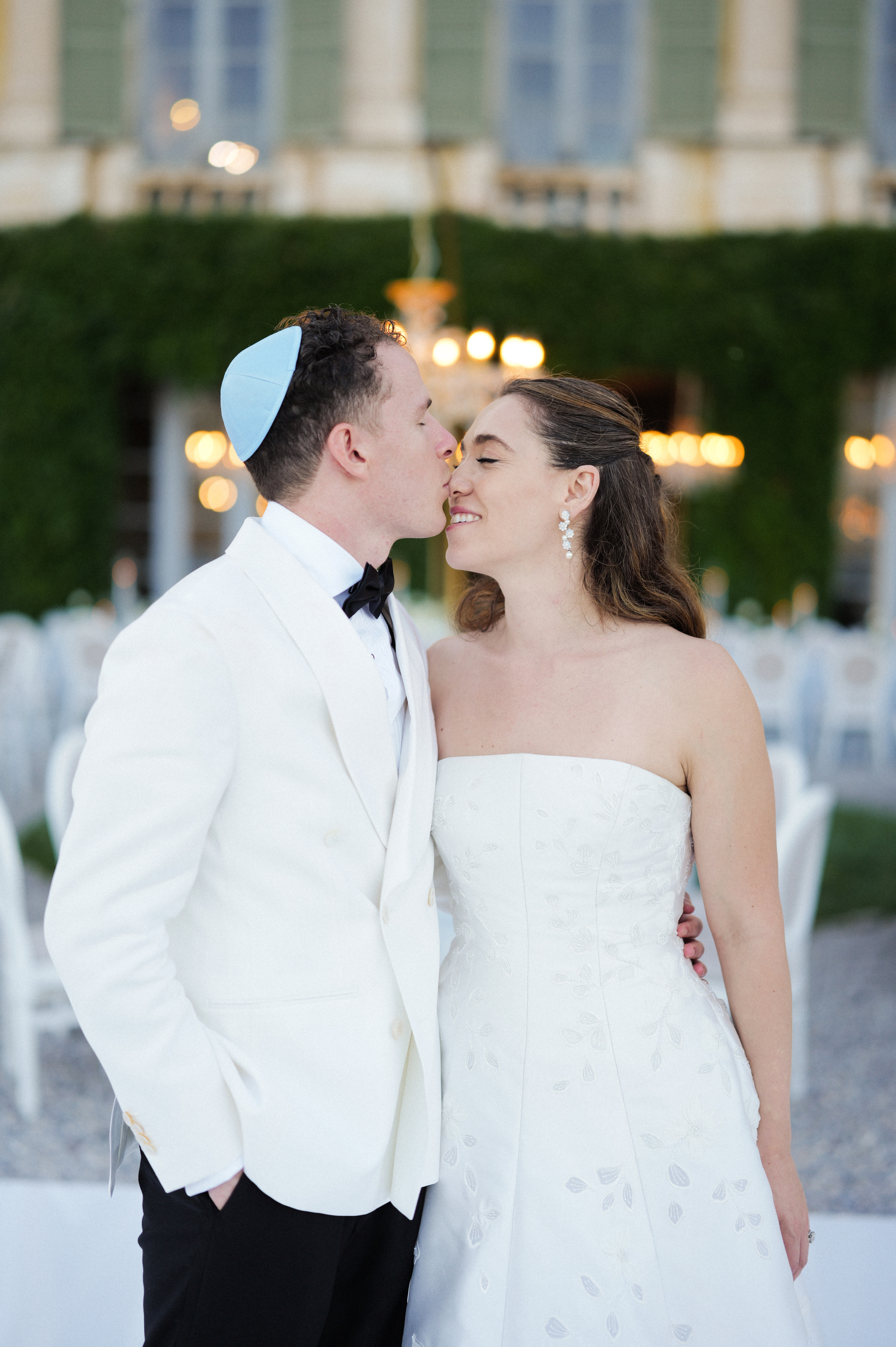 Couple kissing at luxury destination wedding at Villa Bettoni, Lake Garda, Italy